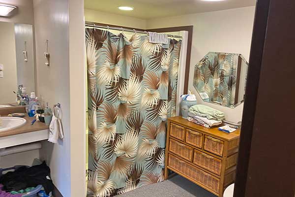 Ayre Manor Assisted Living Suite: Private Bathroom